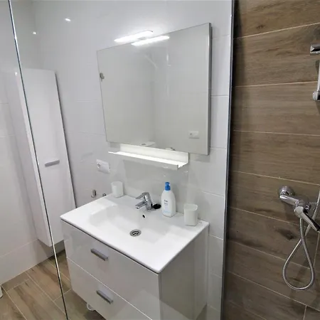 Velas Vue أذيخي